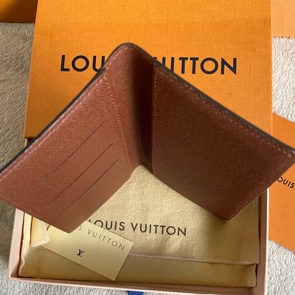 PRISTINE Vintage Authentic Louis Vuitton Monogram Canvas Bifold! - Picture 9 of 14